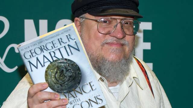 George R.R. Martin se aparta de 'La casa del drag�n' y prioriza 'El caballero de los siete reinos', afectando a la temporada 3