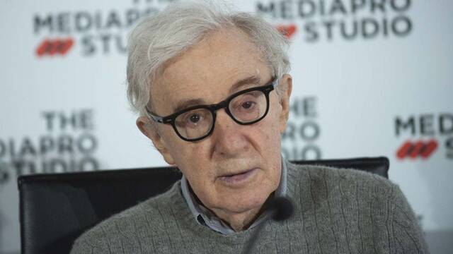 Protestas masivas en la editorial Hachette contra la publicacin del libro de Woody Allen