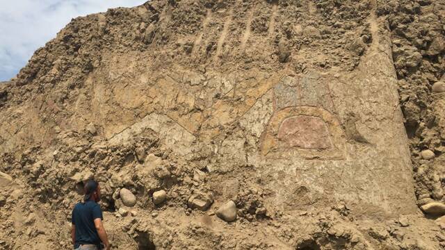 Una araa blandiendo un cuchillo: El mural de 3000 aos descubierto en Per