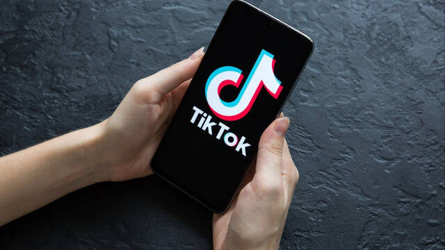 TikTok limita su uso a menores de 18 años: Una hora al día sería suficiente