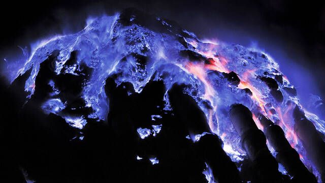 En la Tierra solo hay un volcn que expulsa lava azul, est en Indonesia y sus gases son venenosos para los humanos