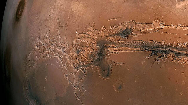 Cientficos descubren un volcn gigante en Marte de 9.022 metros de alto que podra esconder un glaciar