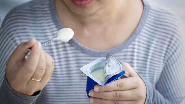 Esto dice la ciencia acerca de comer yogur todos los das: Es un hbito saludable?