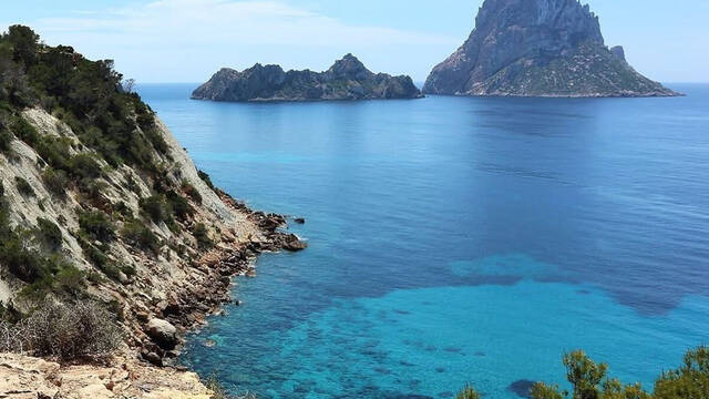 Los habitantes de Ibiza estn tan hartos del turismo que han decidido cerrar un acantilado entero de la isla
