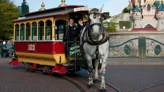 Este matrimonio vivi casi toda su vida en Disneyland y despert la mayor pasin de Walt Disney: los caballos