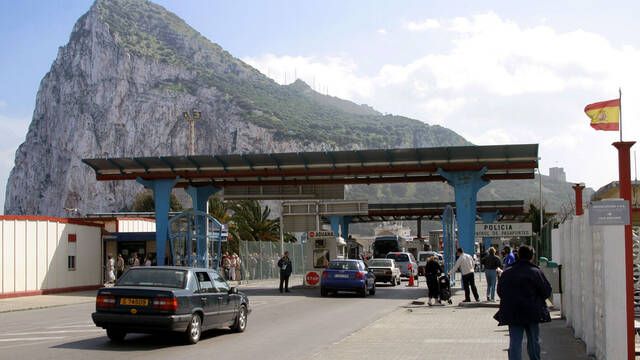 Espaa tiene las fronteras ms extraas del mundo: islotes militares, enclaves en Francia y una isla que cambia de dueo