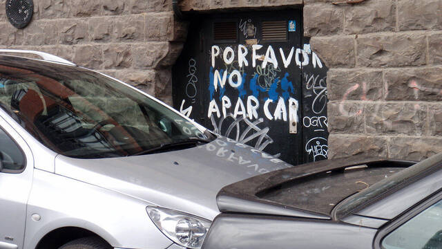 Si bajas el volumen al aparcar, tu cerebro te est� pidiendo ayuda y la ciencia explica sabe por qu�