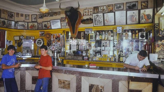 Encuentran una lista de precios de bar de 2002 y la comparacin con los actuales provoca una ola de indignacin en redes