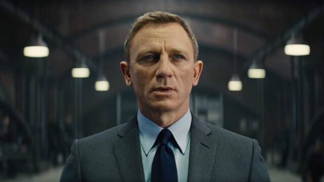 Vistes camisa azul gracias a James Bond y ni siquiera lo sab�as: la verdad detr�s de esta curiosa moda