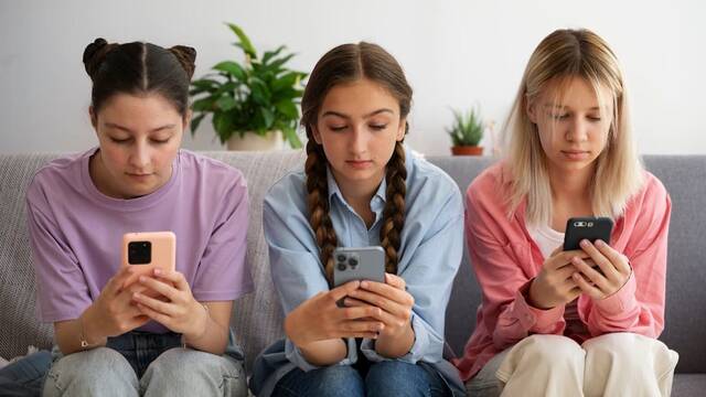 Adis a las redes sociales para los menores: Espaa busca el control parental obligatorio en mviles