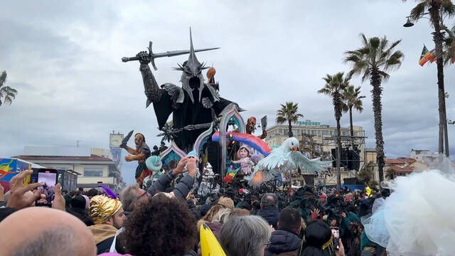 La fiebre por 'El Se�or de los Anillos' llega hasta los carnavales con una carroza que apasiona a los fans de Tolkien