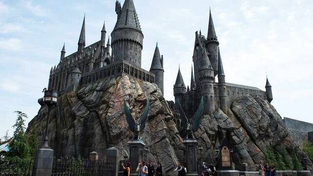 Un fallo de 4 segundos en una atracción de 'Harry Potter' le deja una fractura y 7 millones de euros�en�el�banco