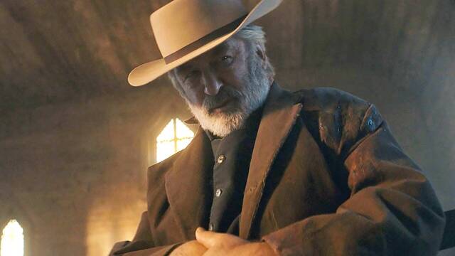 La esposa de Alec Baldwin revela que el actor pens� en quitarse la vida despu�s de la tragedia en el rodaje de 'Rust'