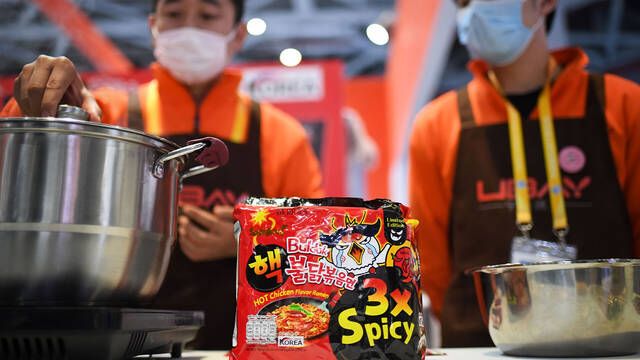 No es Fortnite ni Roblox, la marca que tiene loca a la generaci�n Alfa es coreana y hace fideos picantes