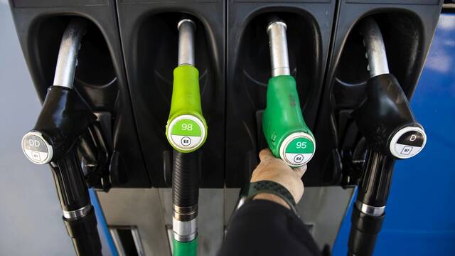 Espa�a observa c�mo el precio del di�sel se dispara: el motivo por el que este precio sube m�s que el de la gasolina