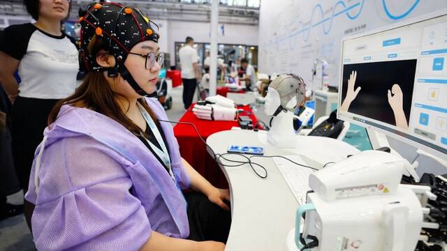 No es ciencia ficci�n: China aprueba el primer implante cerebral comercial para devolver movilidad a pacientes paralizados