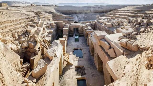 Egipto descubre una gigantesca tumba real enterrada a 7 metros durante 3.600 a�os y su fara�n sigue siendo un misterio