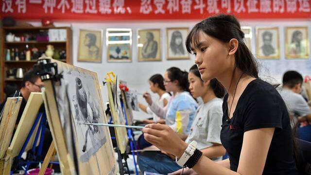 China cambia la educaci�n: las universidades eliminan las carreras de artes y confirman que la IA es el futuro