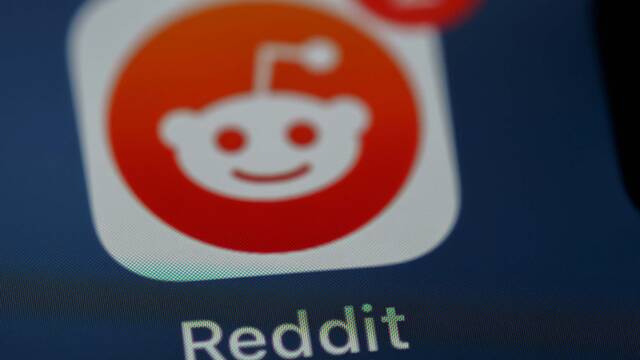 Reddit explora Face ID como arma contra los bots, pero arriesga su gran se�a de identidad: el anonimato