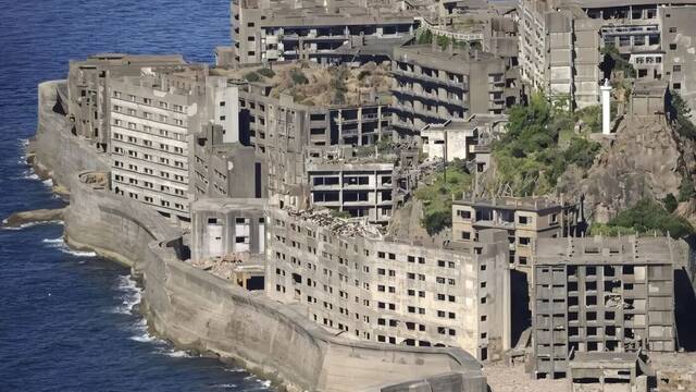 En 1890 una empresa japonesa compr� una isla y construy� una ciudad extrema para 5.000 trabajadores, ahora abandonada