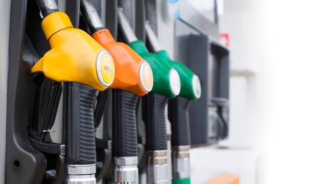 Ni luz ni gas: la guerra en Oriente Medio amenaza con llevar la gasolina en Espa�a hasta los 2 euros por litro