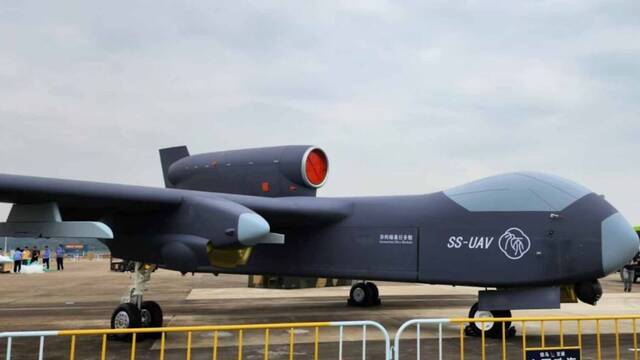 China cambia la guerra: su nuevo dron colosal de 25 metros y 6 toneladas vuela y lanza enjambres de drones desde el aire