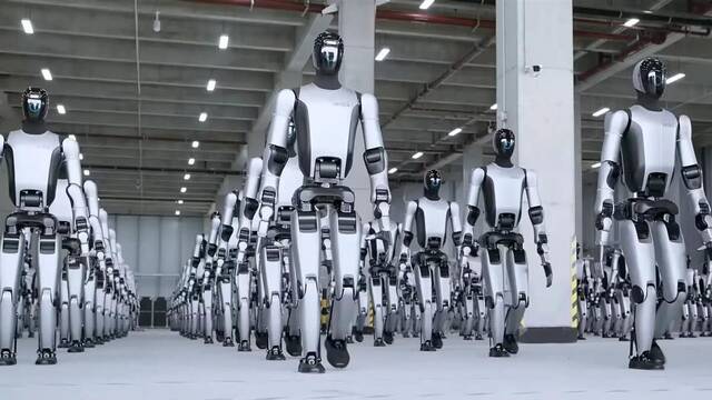 China cambia de estrategia y inaugura una f�brica de robots humanoides 100% automatizada que fabrica uno cada 30 minutos
