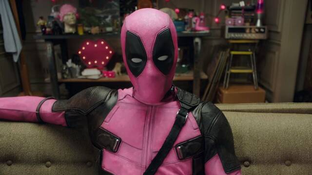 Ryan Reynolds se coloca un traje rosa de Deadpool por una buena causa
