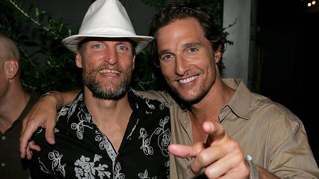 Woody Harrelson quiere saber si es hermano de Matthew McConaughey y propone un test de ADN