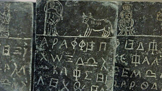 Arquelogos hallan en una villa romana en Inglaterra unas extraas tablillas en las que tallaron maldiciones