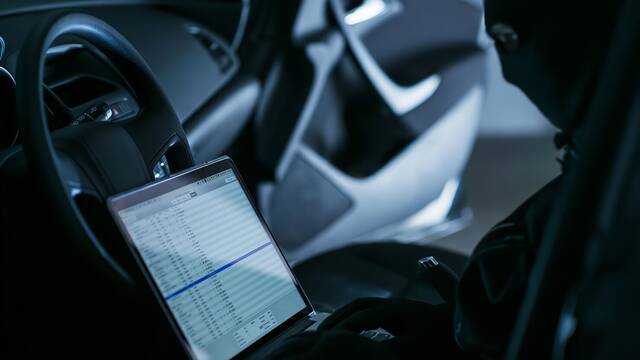 Alertan de un nuevo mtodo para hackear tu WiFi desde el coche que se est extendiendo por Espaa y as puedes protegerte