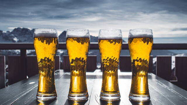 Un britnico entra a un Burger King en Espaa y alucina porque venden cerveza barata y con alcohol