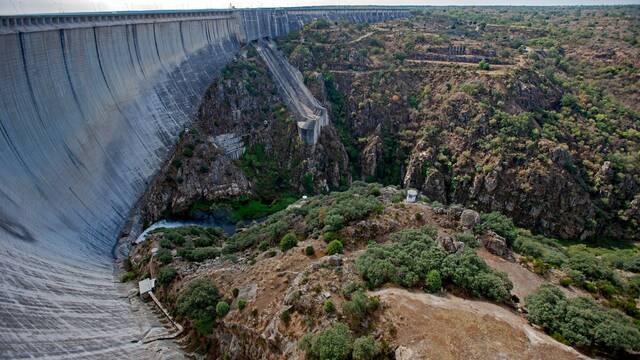 El muro ms alto de Espaa no est en una ciudad, fue construido hace ya medio siglo y es clave para generar energa