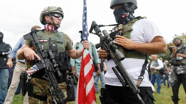 El temor a un grave colapso econmico y social en EE.UU. aumenta el consumo de rifles de asalto en una sociedad aterrorizada