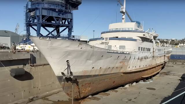 Un americano compra el legendario crucero alemn que sali en James Bond para restaurarlo y se lo desguazan
