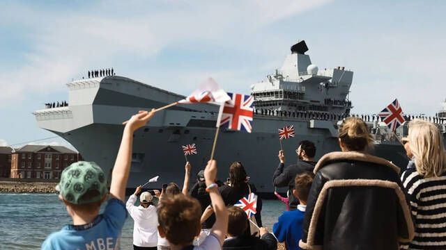 La marina britnica ya tiene su 'Estrella de la Muerte', un colosal portaaviones con 24 cazas F-35 y un ejrcito a bordo