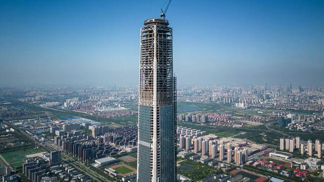 China no se rinde y quiere hacer historia: reactiva la construcci�n de uno de los rascacielos m�s colosales y peligrosos