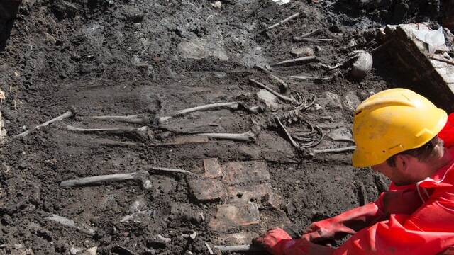 Hallazgo escalofriante en un centro comercial: arquelogos descubren 300 cuerpos humanos y restos del Imperio Romano