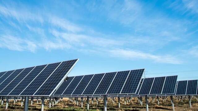 Espaa tiene sol de sobra, pero no dnde meter la energa que genera y su exceso empieza a ser un problema real