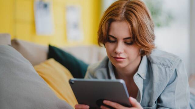 La Generacin Z ve series y pelculas mientras trabaja y eso no es malo: segn expertos ayuda a la productividad