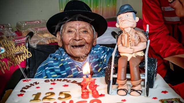 Marcelino, de 125 aos, espera su lugar en el Guinness por ser el hombre ms viejo del mundo y estas son sus rutinas