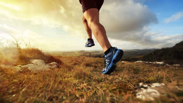 'Tus zapatillas son tu escudo': un cirujano explica las claves para correr y no destruir tu cuerpo en el camino