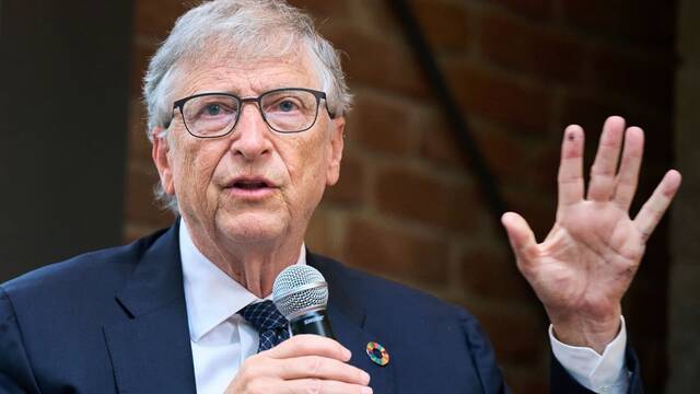Bill Gates seala la nica profesin inmune al avance de la IA y la que se salvar en el futuro prximo