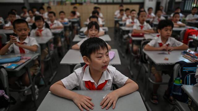 China cambia de rumbo: pone fin a su feroz competitividad escolar con m�s tiempo libre, menos tareas y menos ex�menes