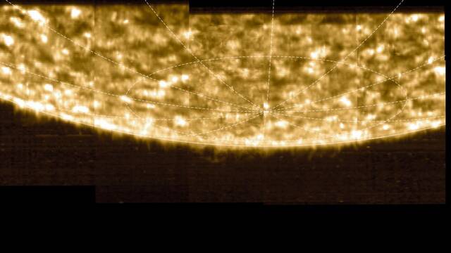 La NASA fotograf�a por primera vez el polo del Sol y descubre un campo magn�tico hecho un caos que asusta a los cient�ficos