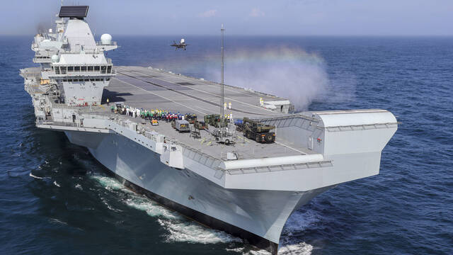 Reino Unido presume de m�sculo naval con el HMS Queen Elizabeth: 280 metros, 65.000 toneladas y cazas F-35B en medio del mar