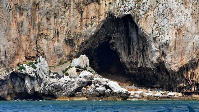 Una cueva con un pasadizo sellado hace 40.000 a�os en Gibraltar podr�a reescribir la historia final de los neandertales