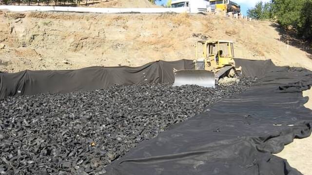 Ni grava ni roca volc�nica: EE.UU. convirti� 662.700 neum�ticos usados y triturados en relleno estructural para una autopista