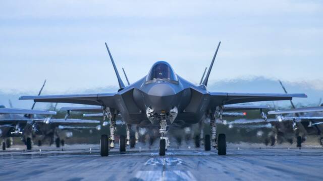 EE.UU desaf�a las normas: prepara un env�o de F-35, helic�pteros AH-64 Apache y misiles avanzados para armar a Marruecos