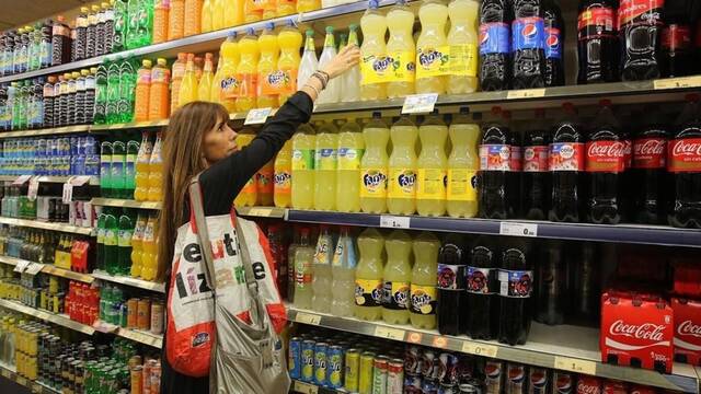 Ya es oficial: el Gobierno de Espa�a impondr� un recargo obligatorio en cada botella y producto vendido en tiendas este 2026